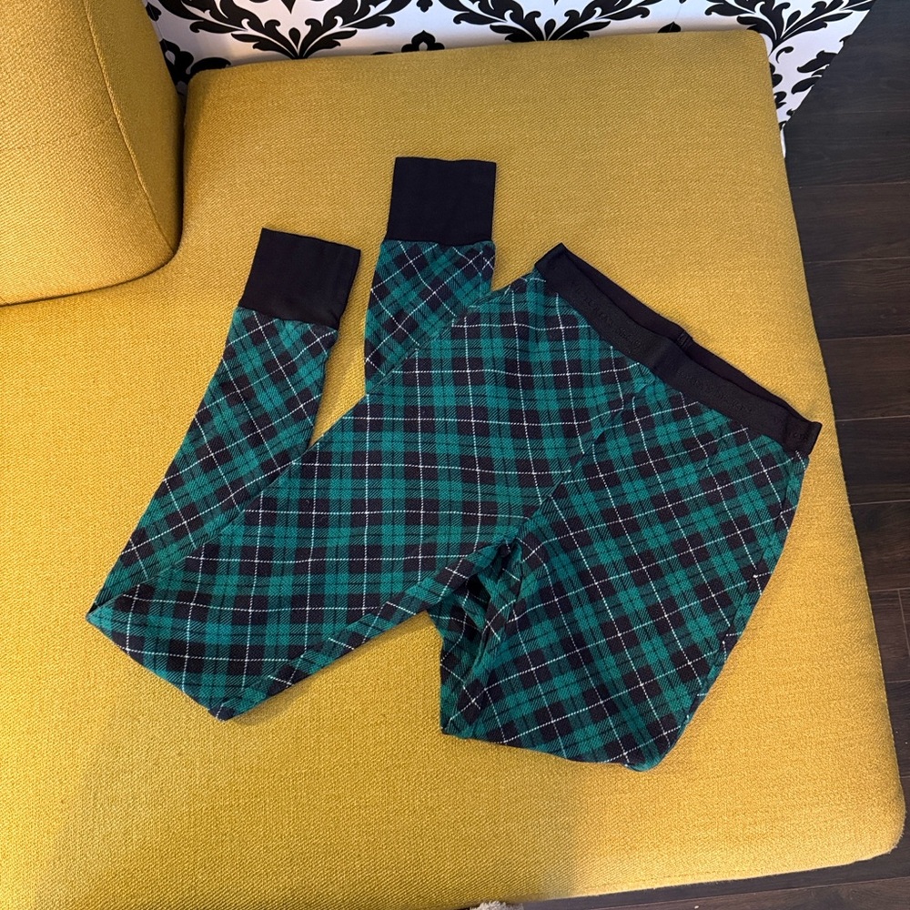 VS Green and Black Buffalo plaid Pajama set ❤️ - Picture 4 of 7